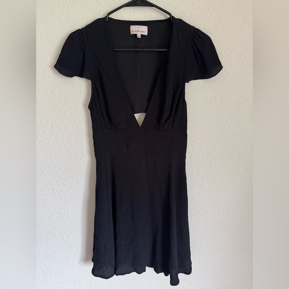 Aritzia Sunday Best little black dress size 4 Open Back V Neck - Picture 2 of 10